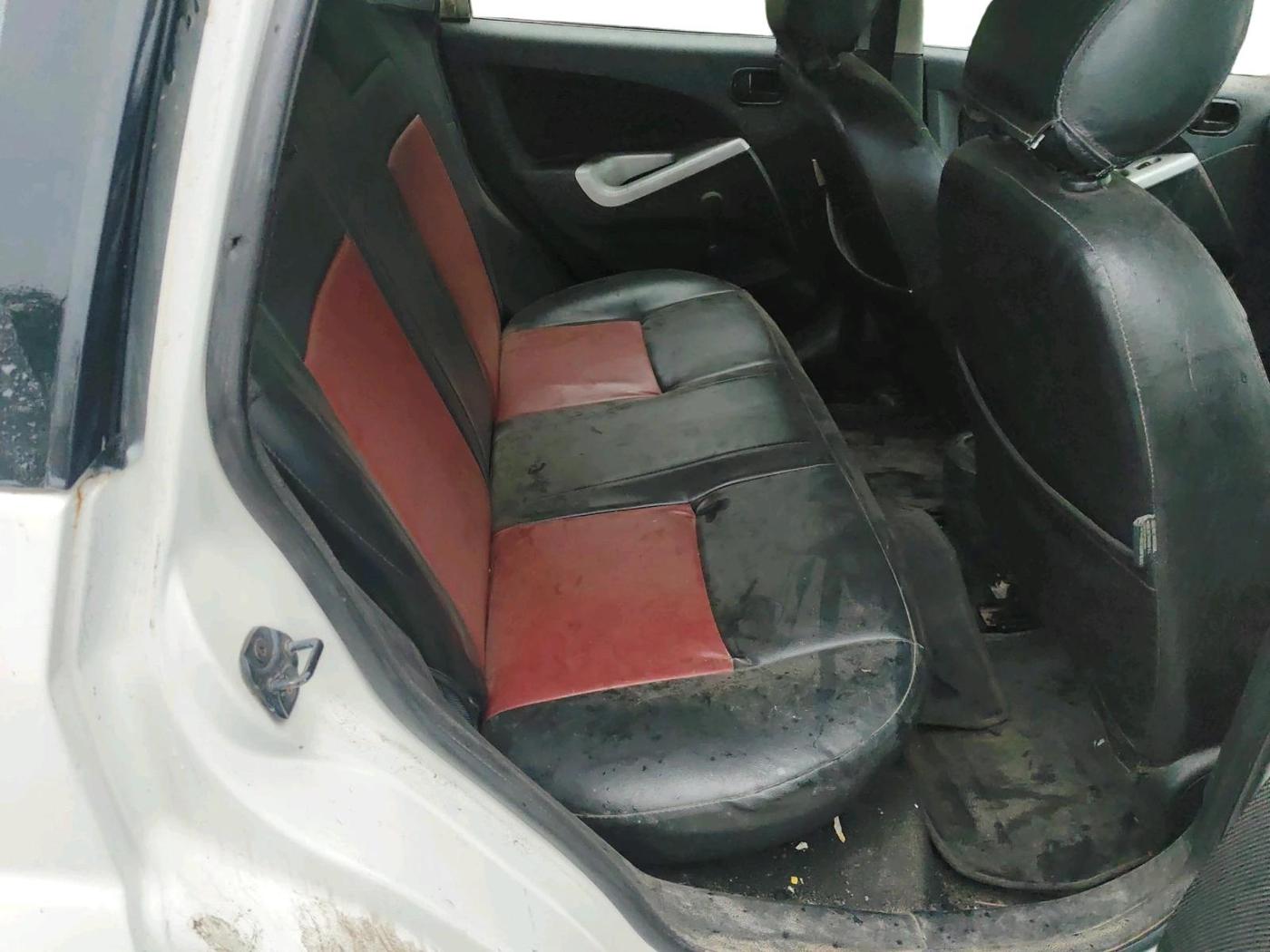 2013 Ford Figo TITANIUM 1.4 DIESEL, Diesel, Manual, 1,21,218 km, interior