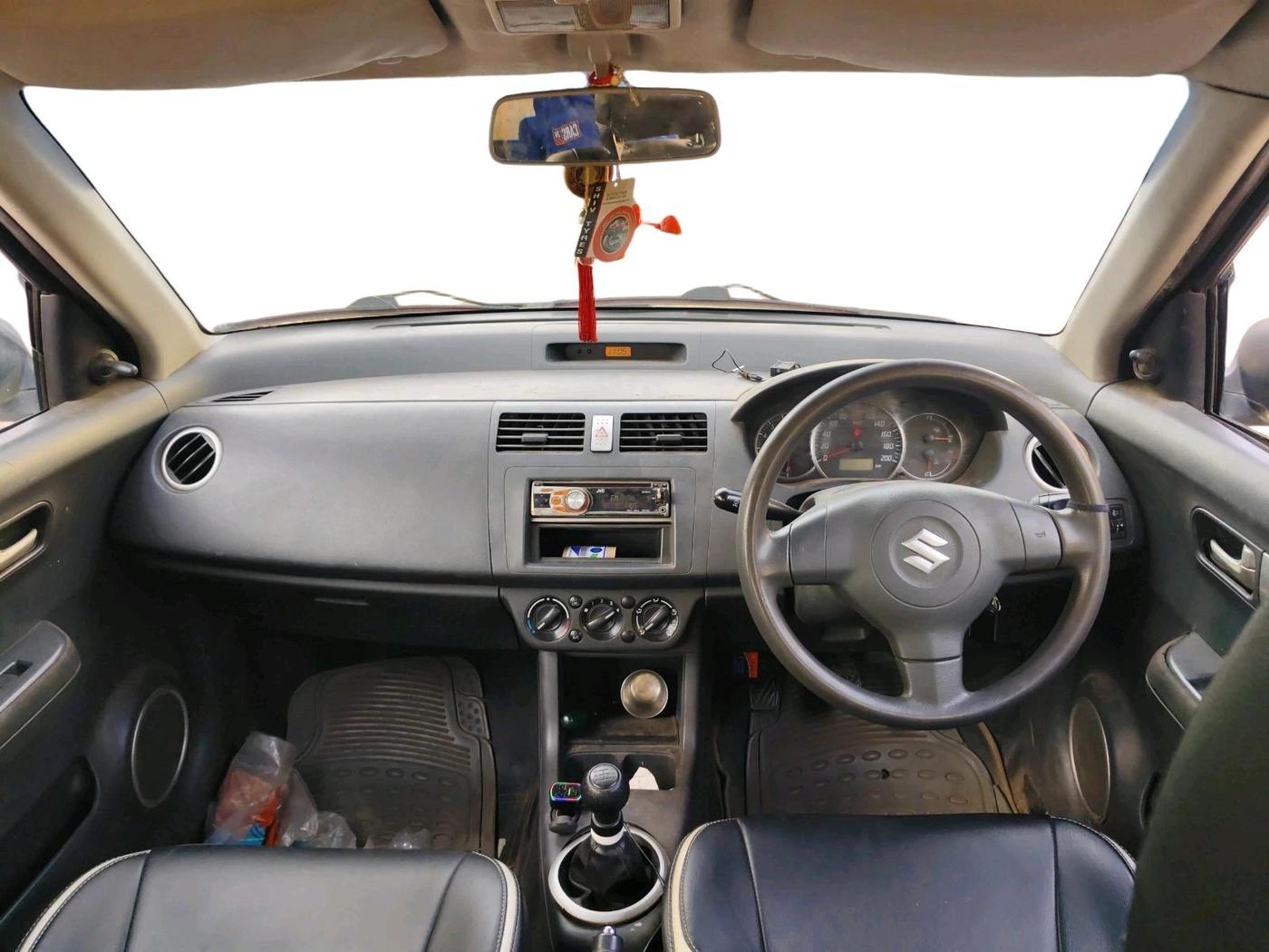 2010 Maruti Swift VXI, CNG, Manual, 1,73,133 km, interior