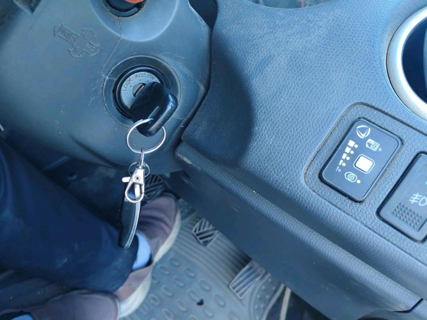 2010 Maruti Swift VXI, CNG, Manual, 1,73,133 km, interior