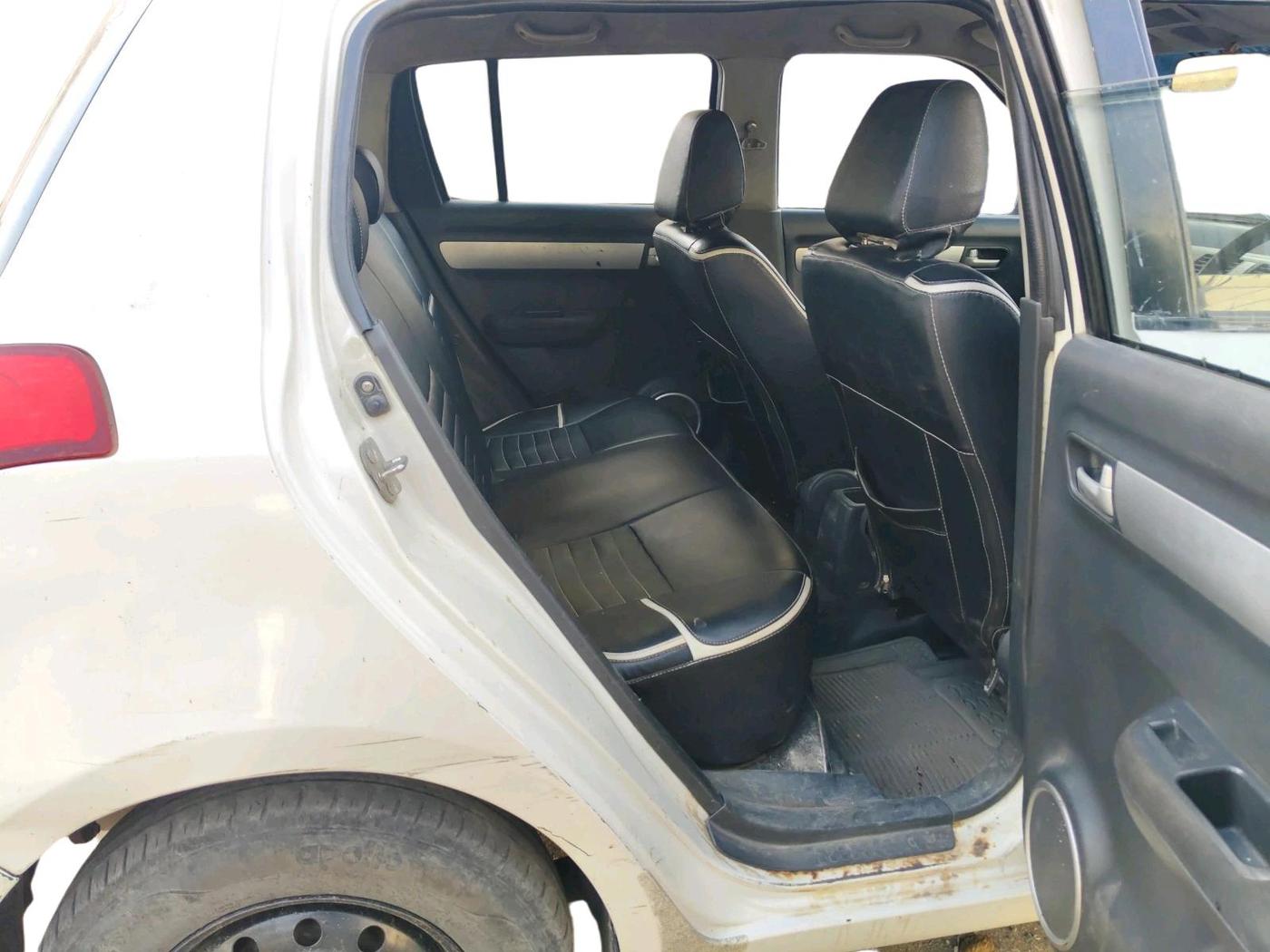 2010 Maruti Swift VXI, CNG, Manual, 1,73,133 km, interior