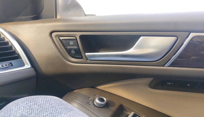 2014 Audi Q5 2.0 TDI quattro Premium, Diesel, Automatic, 1,96,413 km, interior