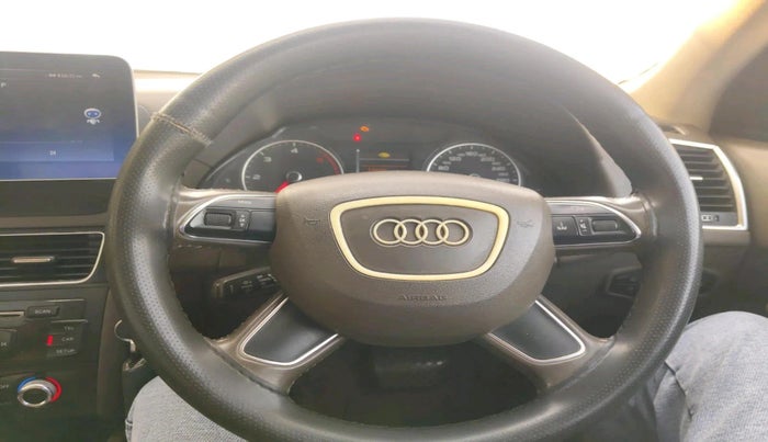 2014 Audi Q5 2.0 TDI quattro Premium, Diesel, Automatic, 1,96,413 km, interior
