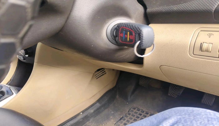 2012 Hyundai Verna FLUIDIC 1.6 CRDI SX, Diesel, Manual, 89,325 km, interior