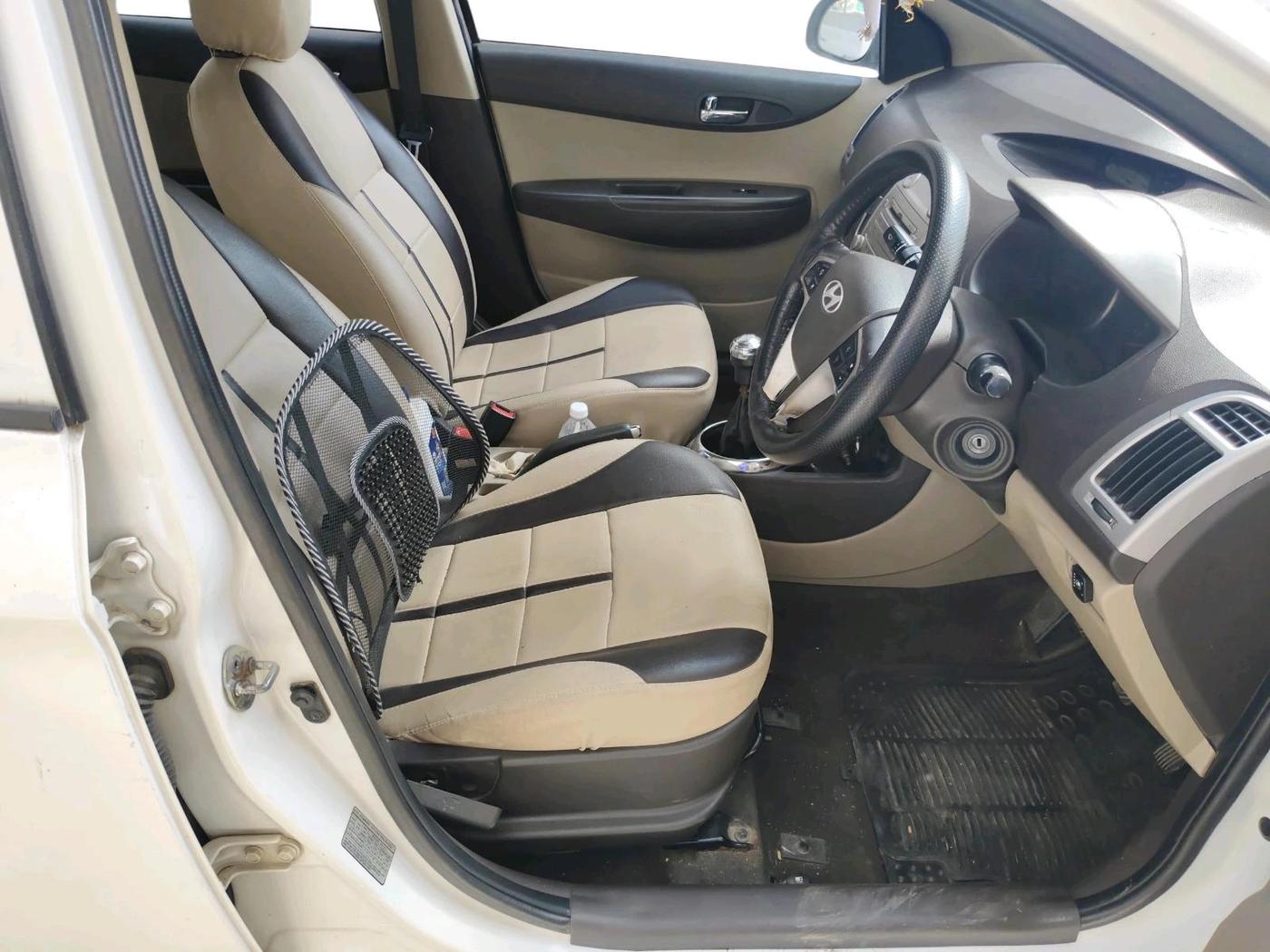 2011 Hyundai i20 SPORTZ 1.2, Petrol, Manual, 1,09,772 km, interior