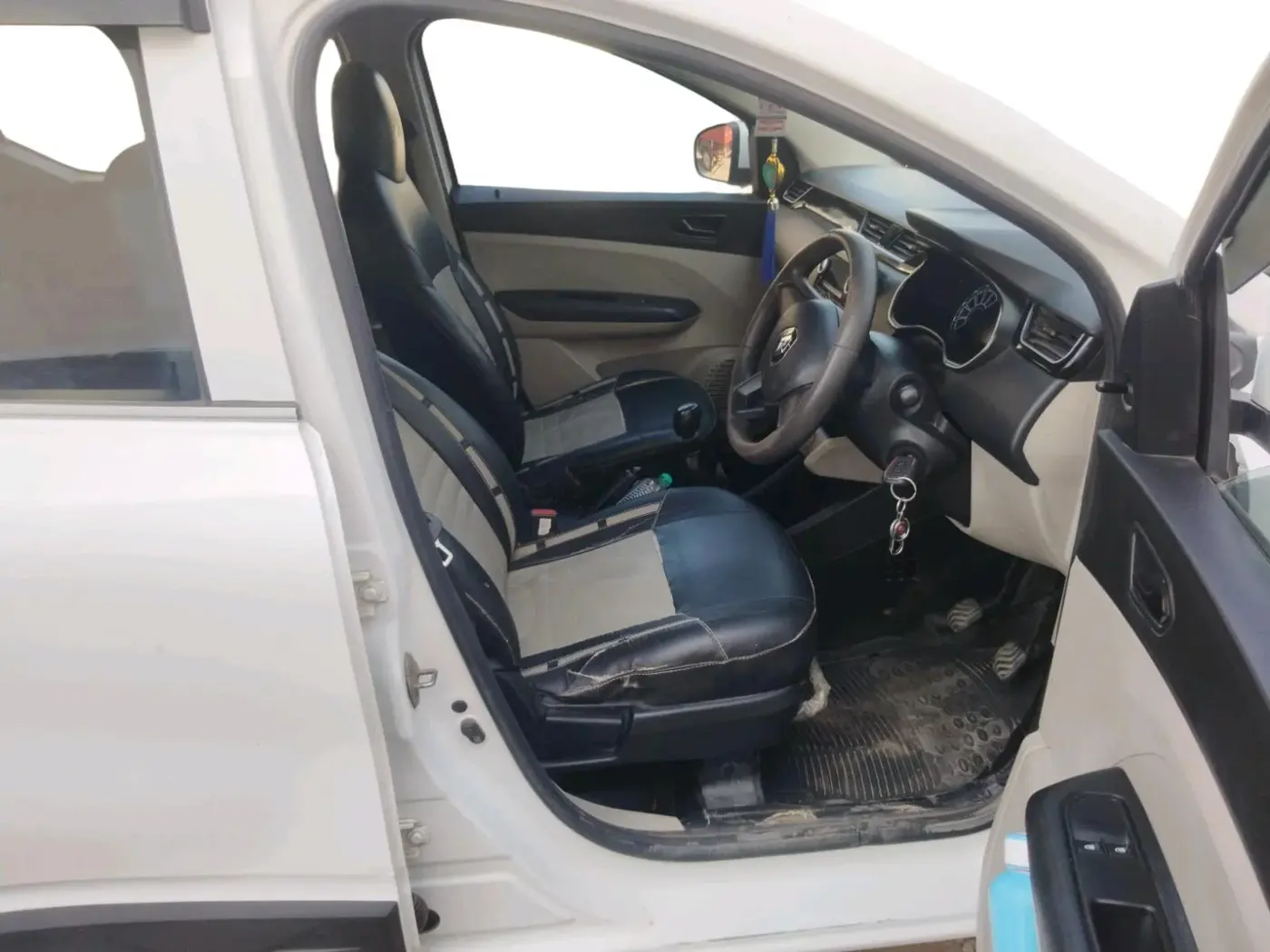 2020 Renault TRIBER RXL MT, Petrol, Manual, 1,61,490 km, interior