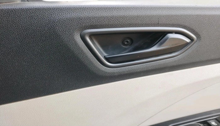 2020 Renault TRIBER RXL MT, Petrol, Manual, 1,61,490 km, interior