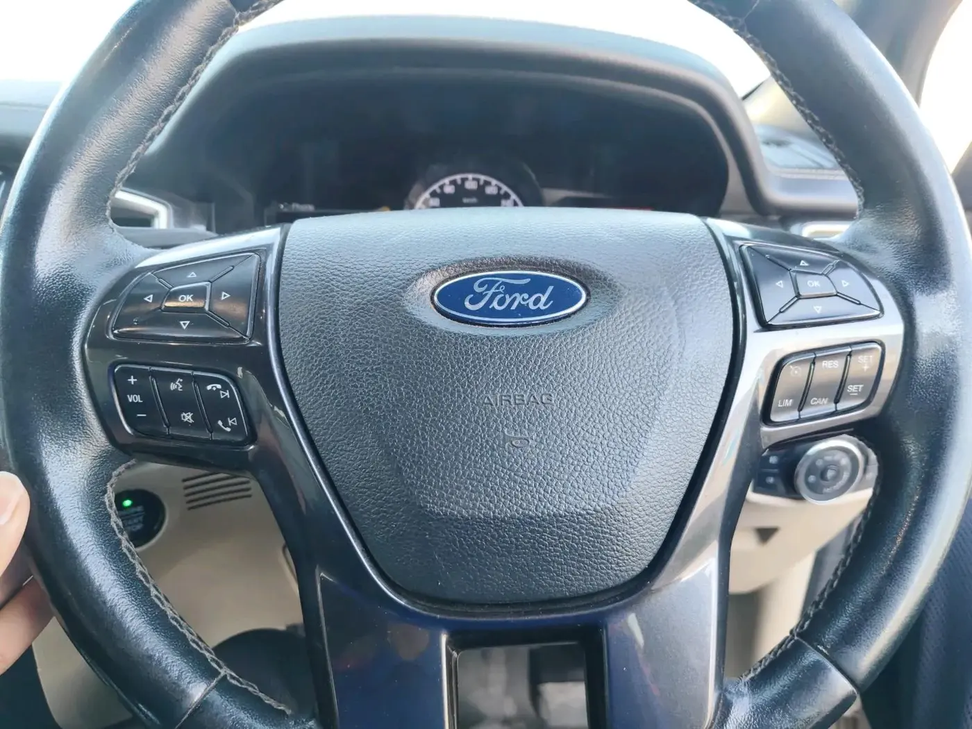 2021 Ford Endeavour TITANIUM PLUS 2.0 4X2 AT SUNROOF, Diesel, Automatic, 1,37,942 km, interior