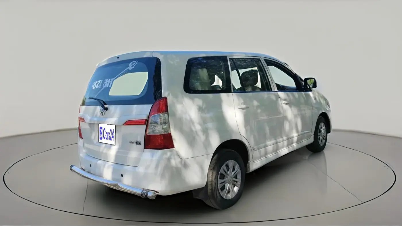 2013 Toyota Innova 2.5 GX 7 STR, Diesel, Manual, 1,29,432 km, exterior
