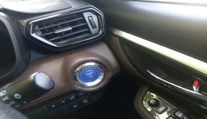 2025 Toyota URBAN CRUISER HYRYDER V HYBRID, Hybrid, Automatic, 17,466 km, interior