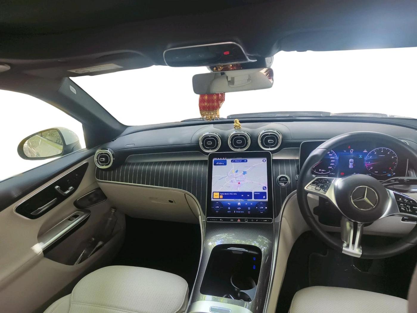 2025 Mercedes Benz GLC CLASS 300 4MATIC, Petrol, Automatic, 9,136 km, interior