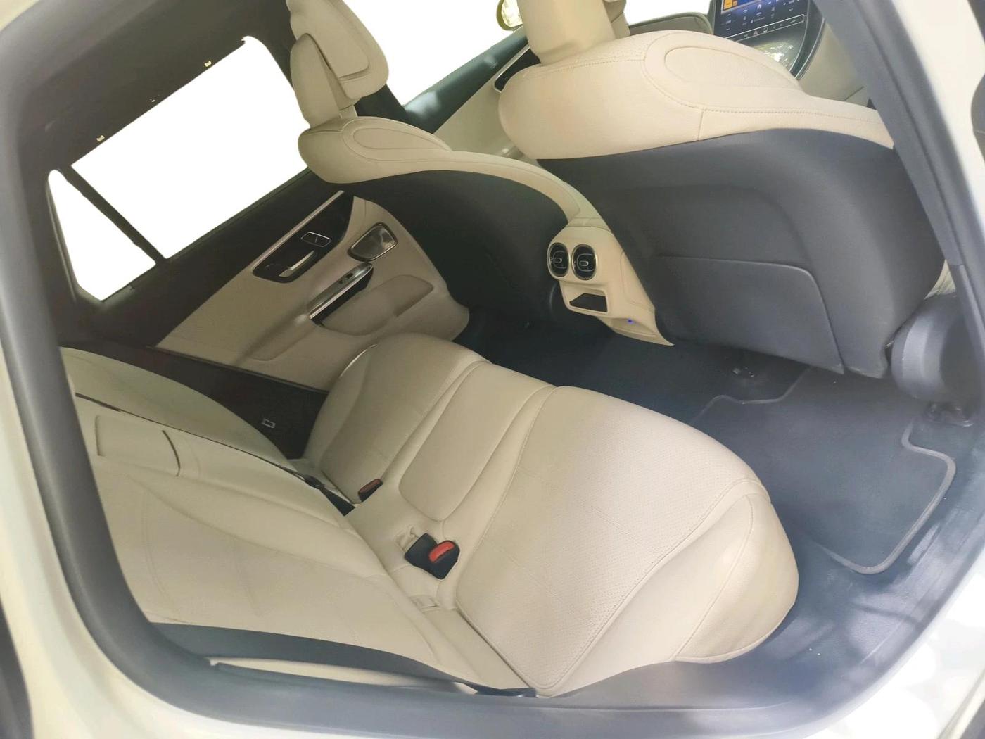 2025 Mercedes Benz GLC CLASS 300 4MATIC, Petrol, Automatic, 9,136 km, interior