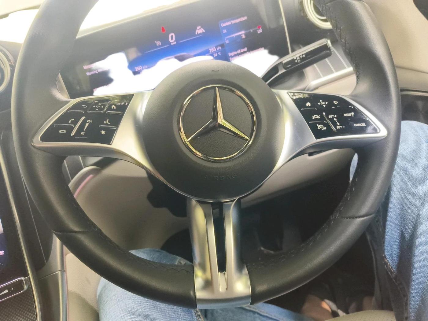2025 Mercedes Benz GLC CLASS 300 4MATIC, Petrol, Automatic, 9,136 km, interior