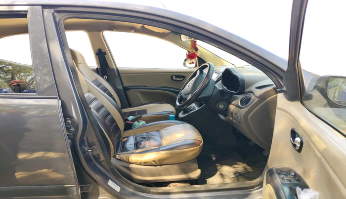 2015 Hyundai i10 SPORTZ 1.1, CNG, Manual, 67,789 km, interior