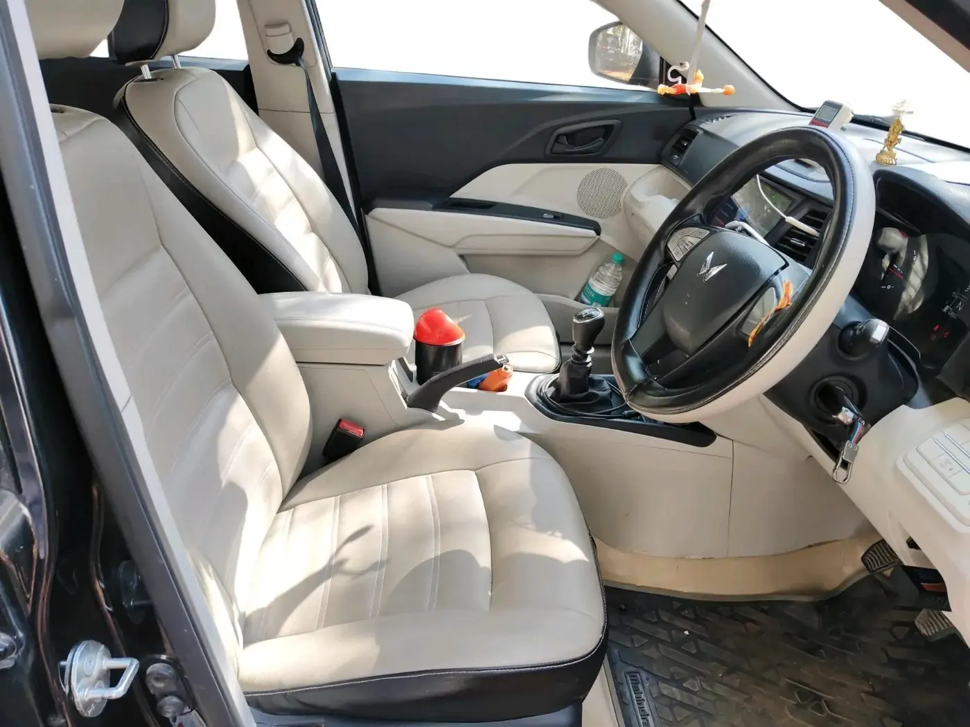 2022 Mahindra XUV300 W6 1.5 Diesel, Diesel, Manual, 68,902 km, interior