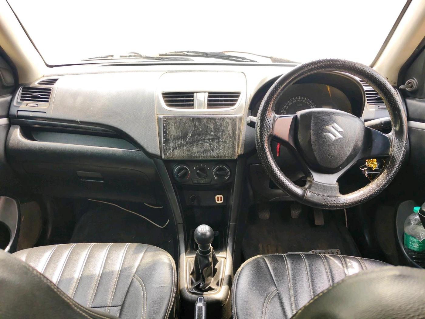 2011 Maruti Swift LXI, CNG, Manual, 1,03,322 km, interior