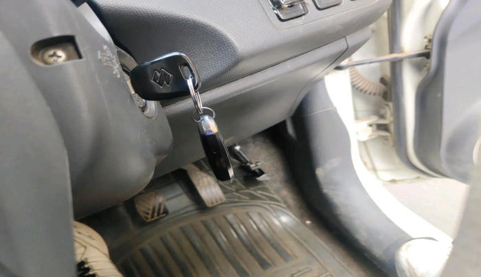 2010 Maruti Swift VXI, CNG, Manual, 1,65,989 km, interior
