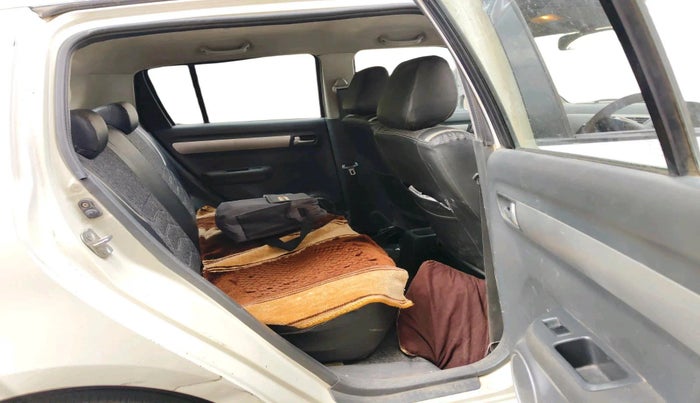 2010 Maruti Swift VXI, CNG, Manual, 1,65,989 km, interior