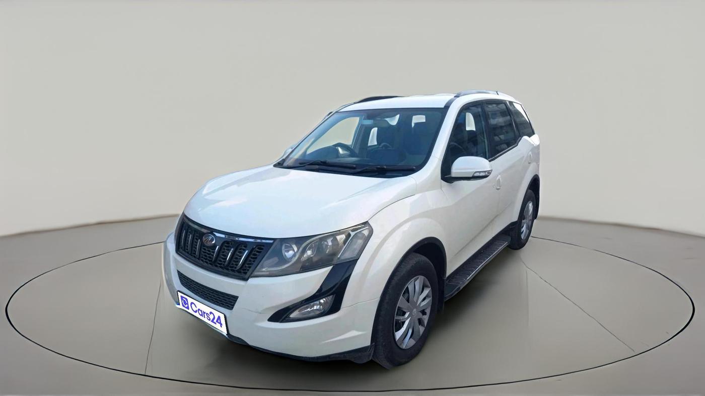2017 Mahindra XUV500 W6 AT, Diesel, Automatic, 1,82,950 km, exterior