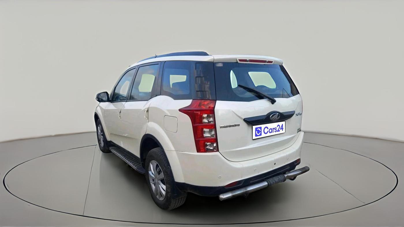 2017 Mahindra XUV500 W6 AT, Diesel, Automatic, 1,82,950 km, exterior