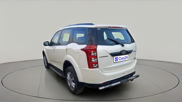 2017 Mahindra XUV500 W6 AT, Diesel, Automatic, 1,82,950 km, exterior