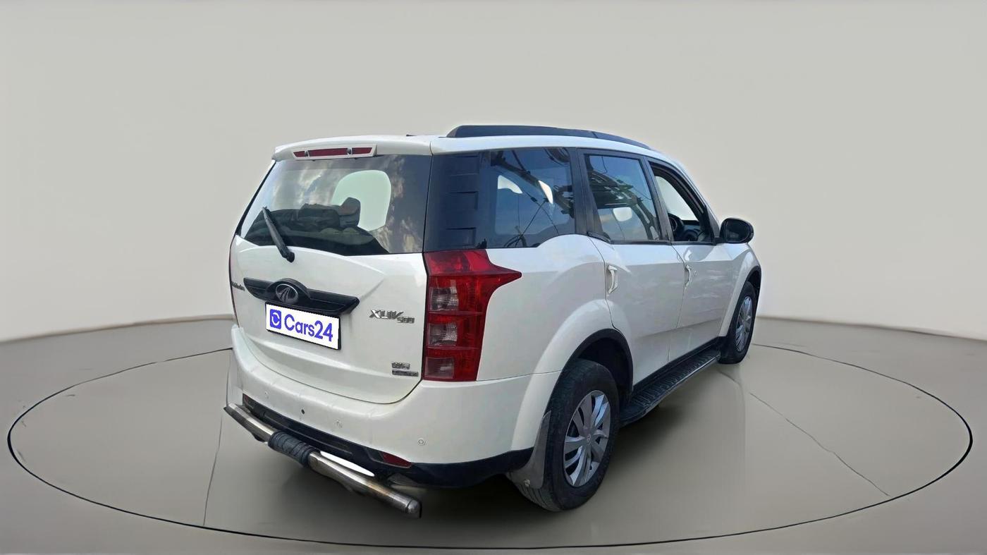 2017 Mahindra XUV500 W6 AT, Diesel, Automatic, 1,82,950 km, exterior