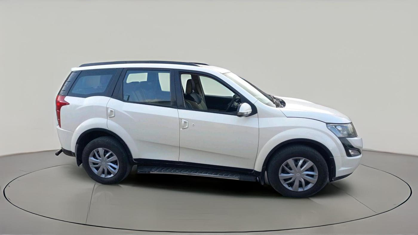 2017 Mahindra XUV500 W6 AT, Diesel, Automatic, 1,82,950 km, exterior