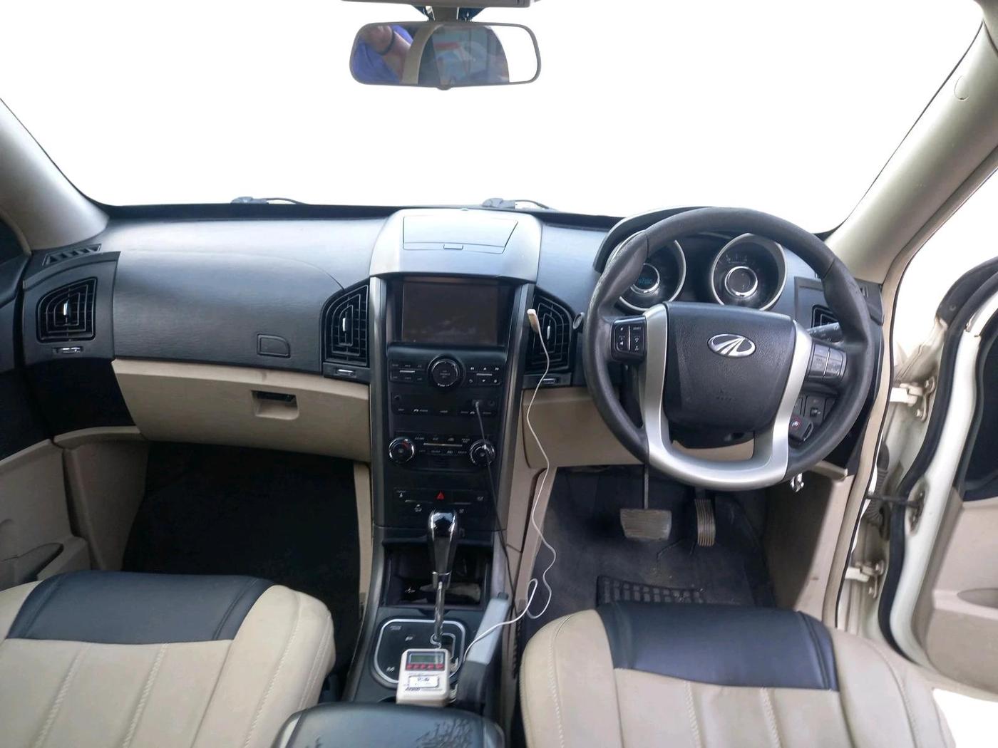 2017 Mahindra XUV500 W6 AT, Diesel, Automatic, 1,82,950 km, interior