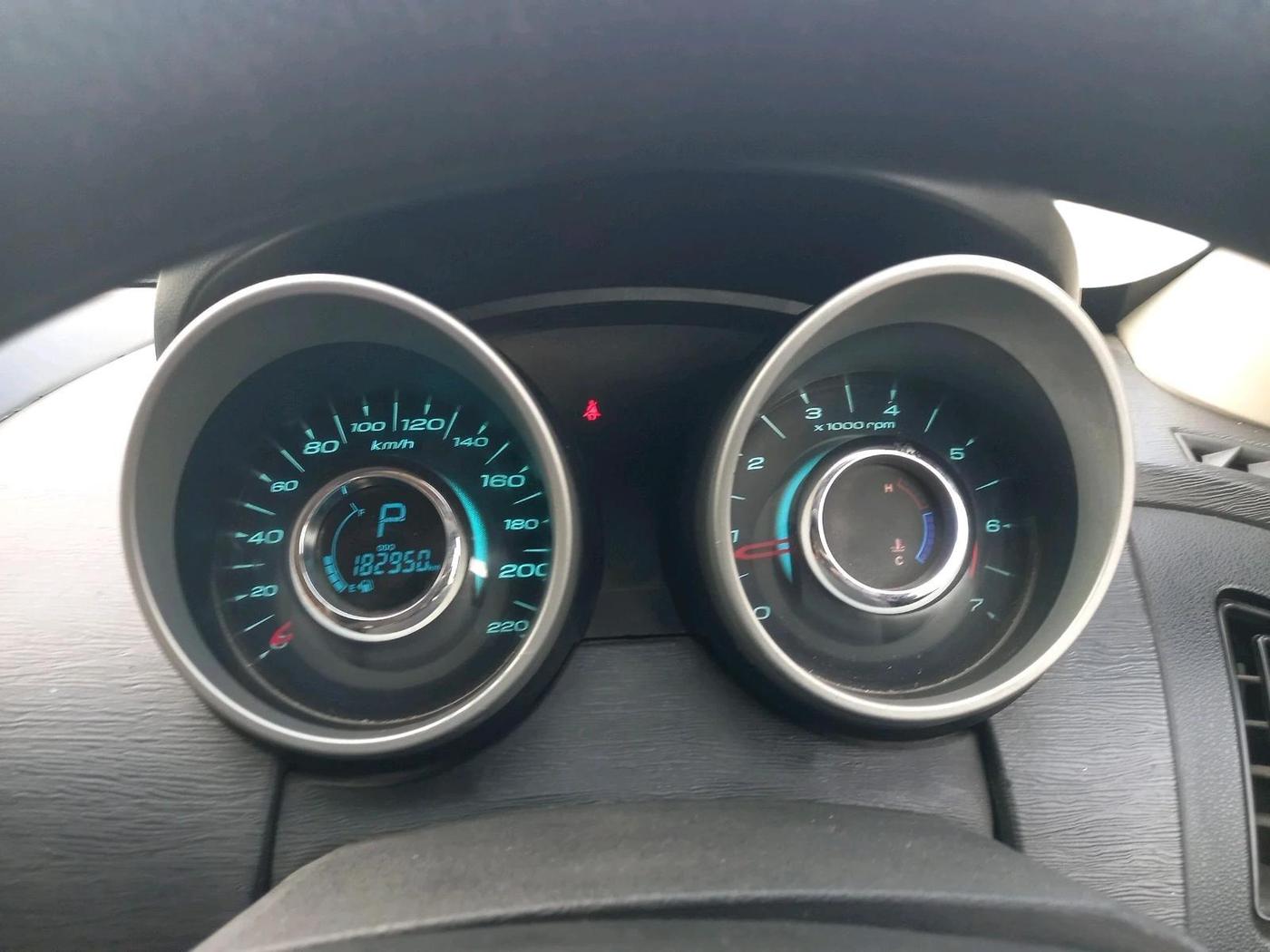 2017 Mahindra XUV500 W6 AT, Diesel, Automatic, 1,82,950 km, interior