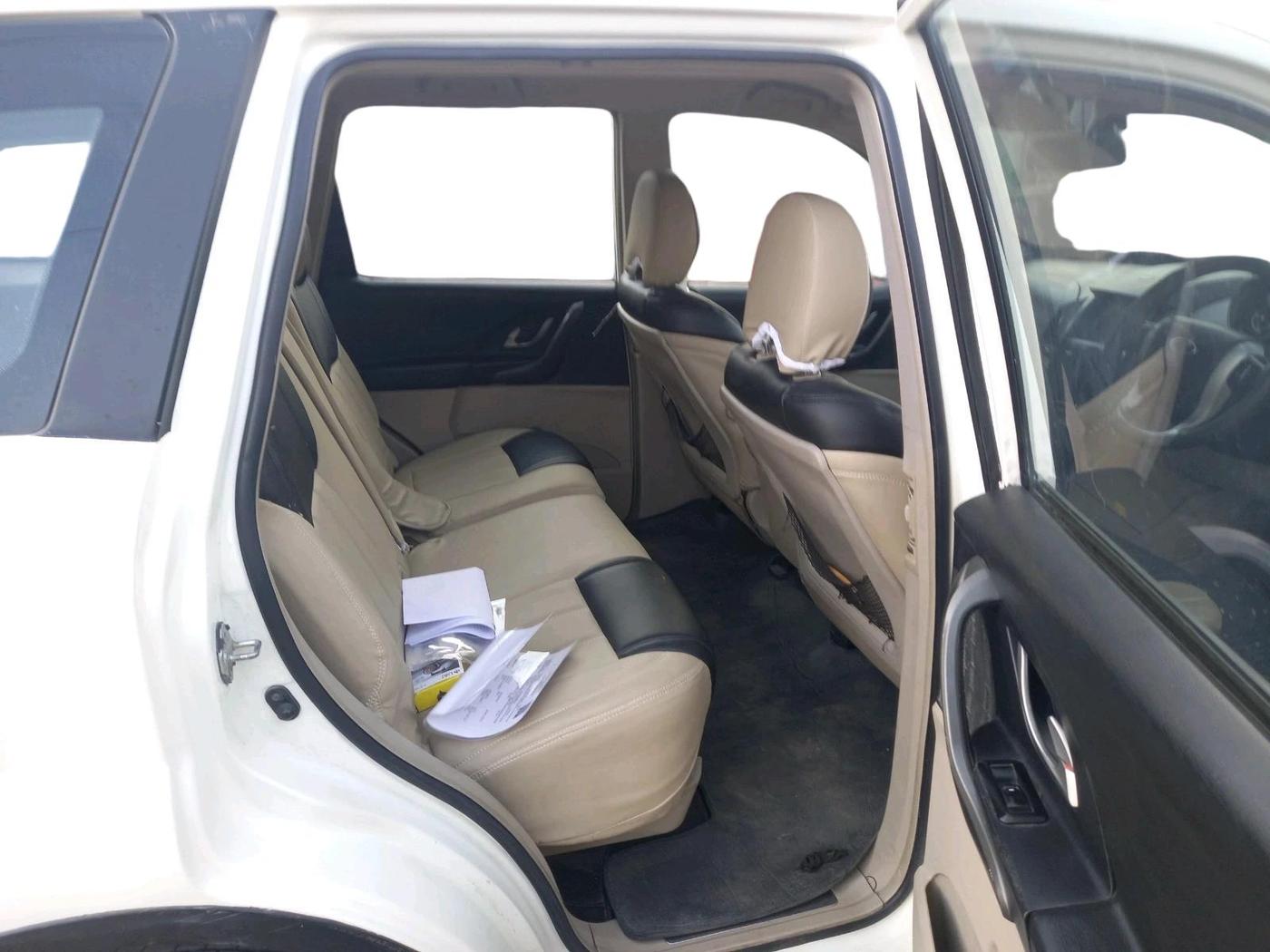 2017 Mahindra XUV500 W6 AT, Diesel, Automatic, 1,82,950 km, interior