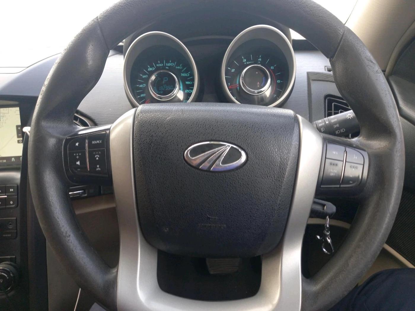 2017 Mahindra XUV500 W6 AT, Diesel, Automatic, 1,82,950 km, interior