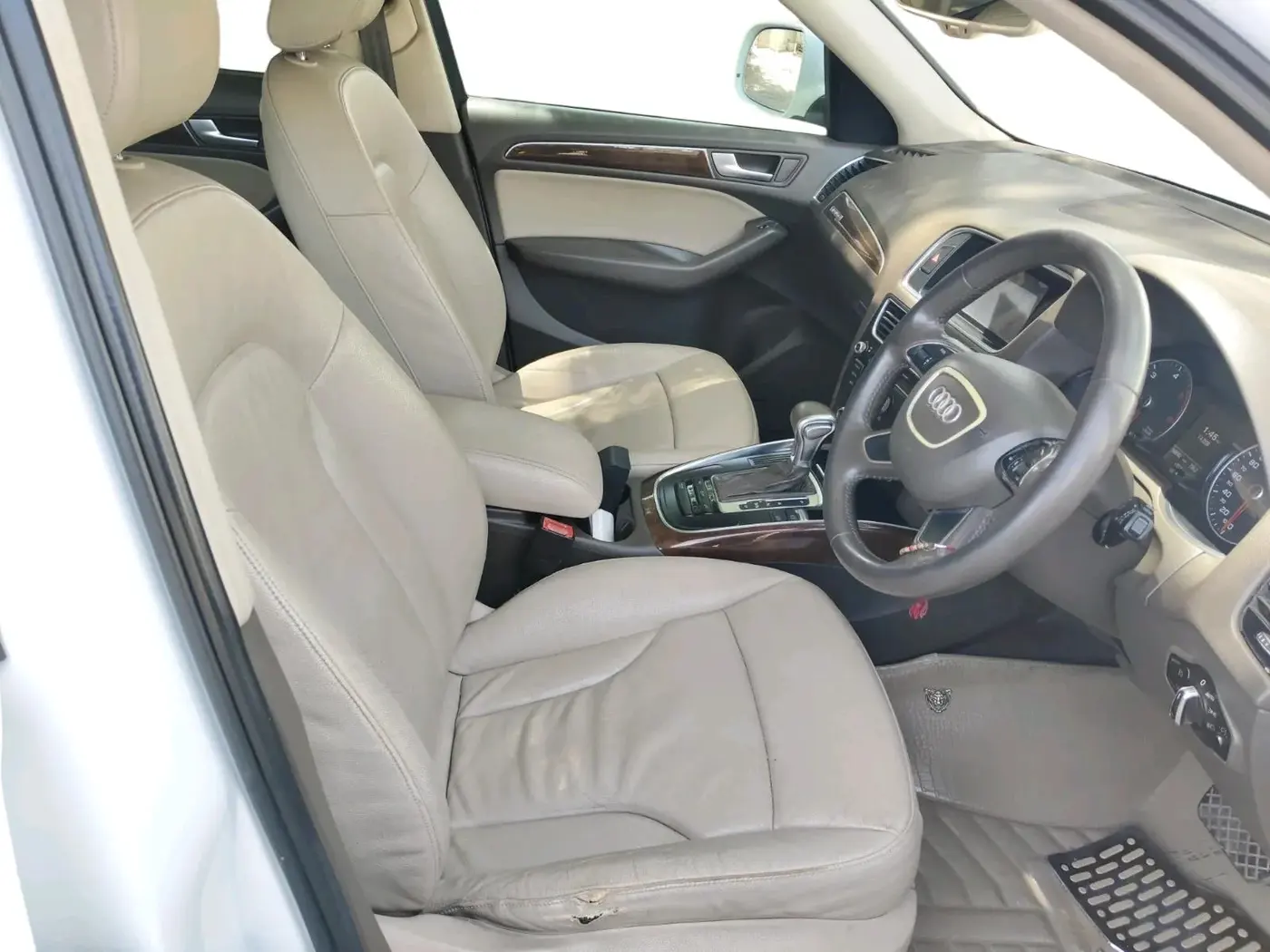 2014 Audi Q5 2.0 TDI PREMIUM PLUS, Diesel, Automatic, 1,60,582 km, interior