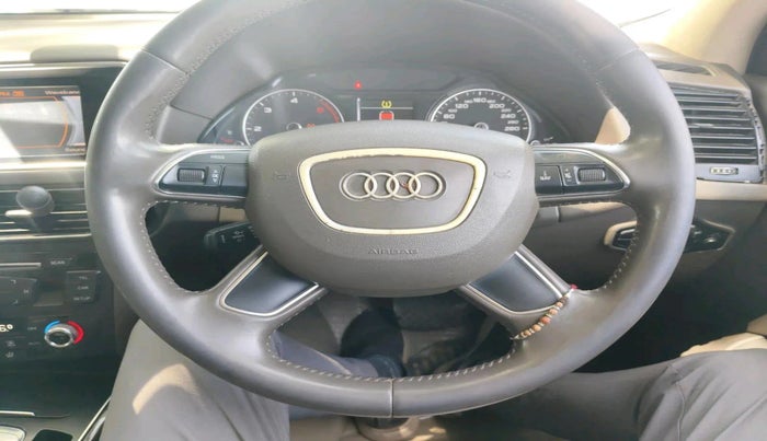 2014 Audi Q5 2.0 TDI PREMIUM PLUS, Diesel, Automatic, 1,60,582 km, interior