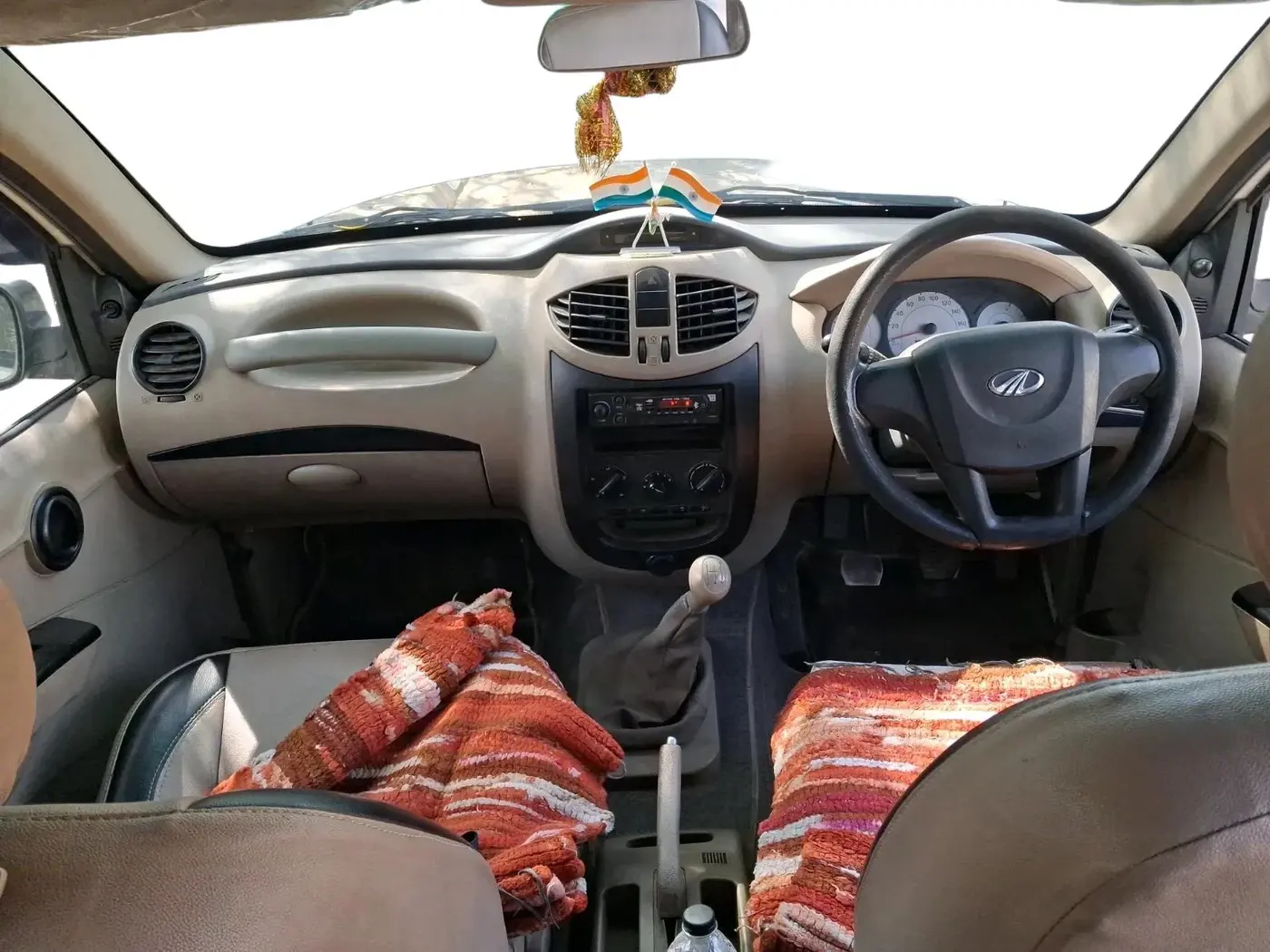 2017 Mahindra Xylo D4, Diesel, Manual, 2,12,12,22,123 km, interior