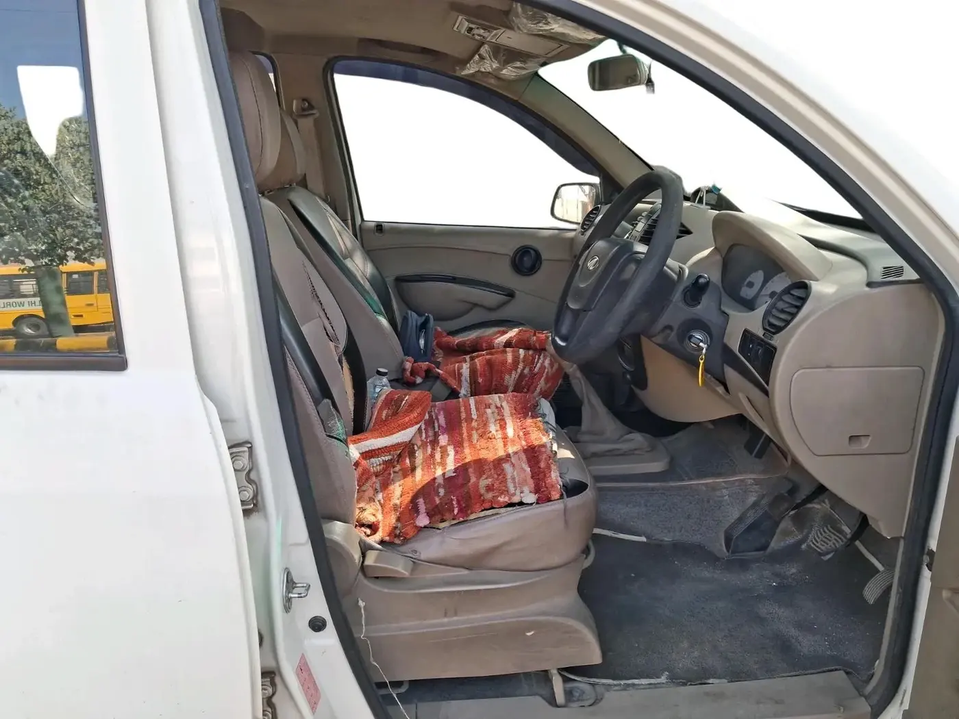 2017 Mahindra Xylo D4, Diesel, Manual, 2,12,12,22,123 km, interior
