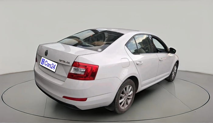 2015 Skoda Octavia ELEGANCE 2.0 TDI AT, Diesel, Automatic, 1,42,598 km, exterior