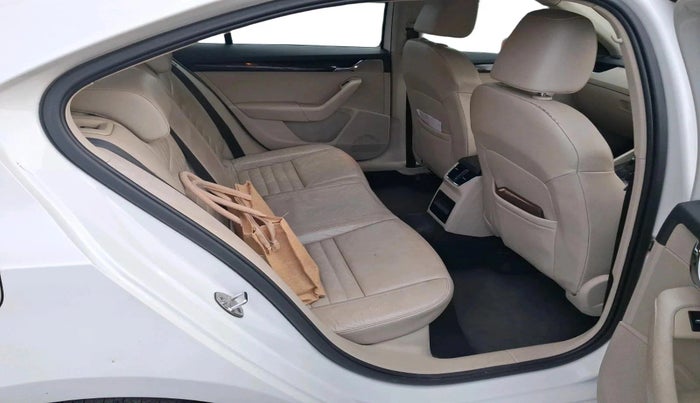 2015 Skoda Octavia ELEGANCE 2.0 TDI AT, Diesel, Automatic, 1,42,598 km, interior