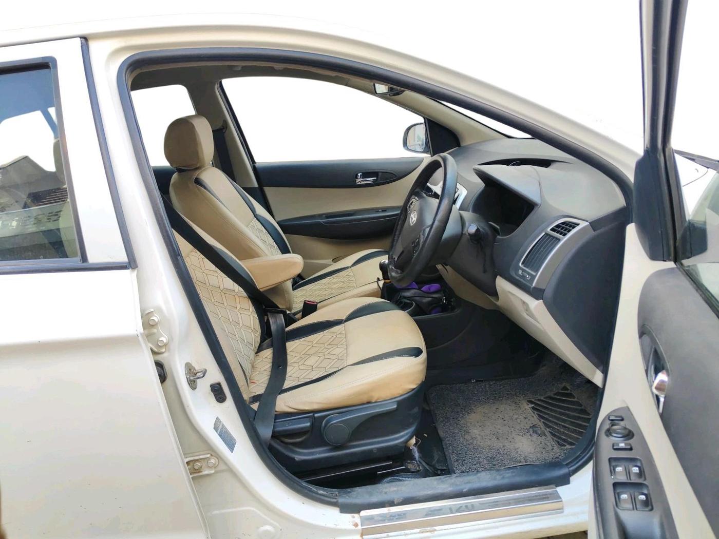2014 Hyundai i20 ASTA 1.2, Petrol, Manual, 1,15,931 km, interior
