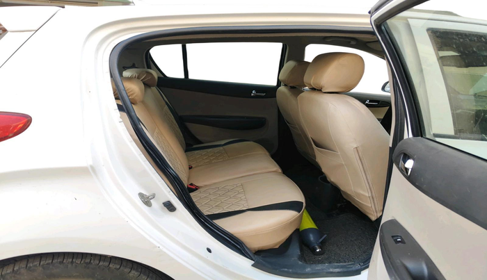 2014 Hyundai i20 ASTA 1.2, Petrol, Manual, 1,15,931 km, interior