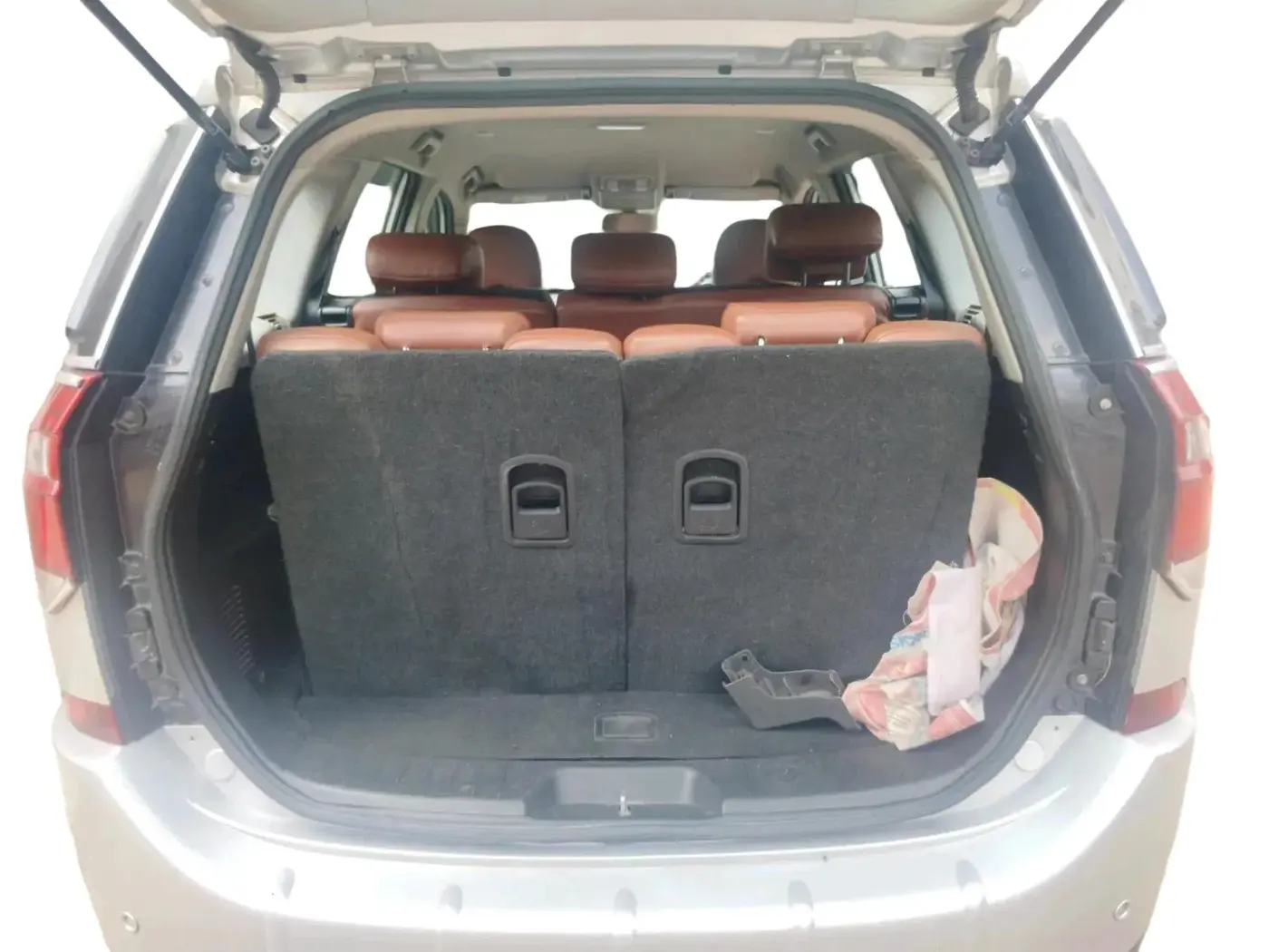 2020 Mahindra XUV500 W7 AT, Diesel, Automatic, 88,558 km, exterior