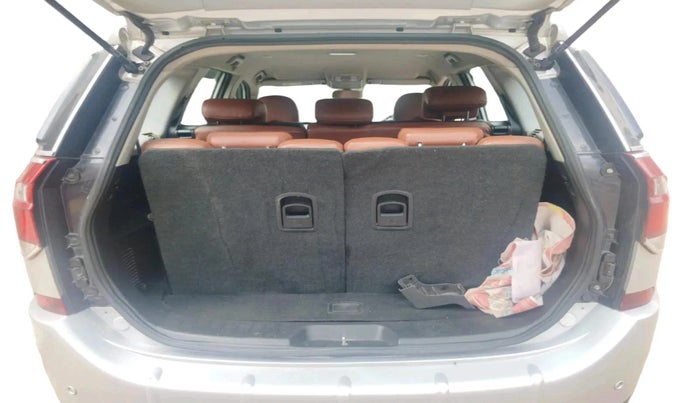 2020 Mahindra XUV500 W7 AT, Diesel, Automatic, 88,558 km, exterior