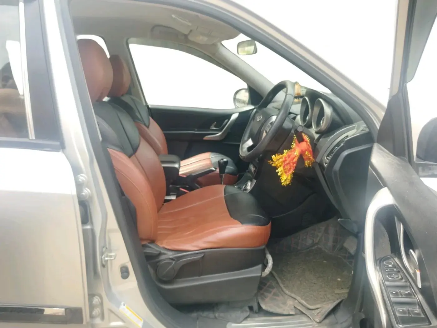 2020 Mahindra XUV500 W7 AT, Diesel, Automatic, 88,558 km, interior