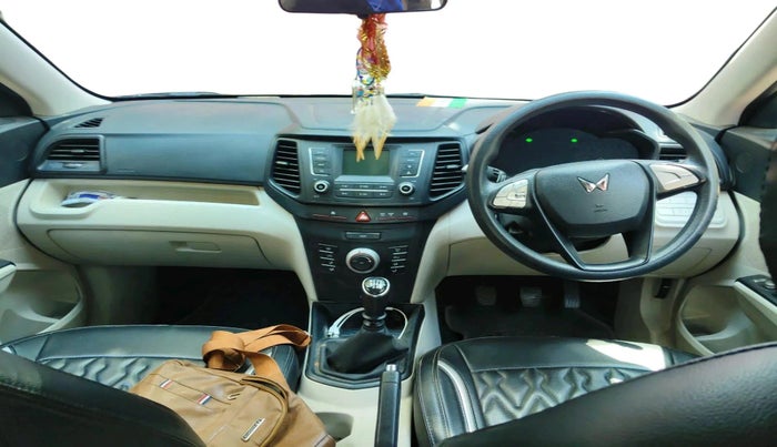 2023 Mahindra XUV300 W6 1.2 PETROL, Petrol, Manual, 23,135 km, interior