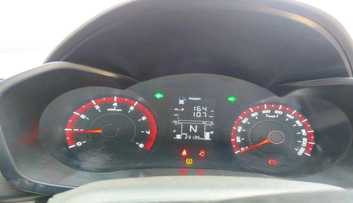 2023 Mahindra XUV300 W6 1.2 PETROL, Petrol, Manual, 23,135 km, interior