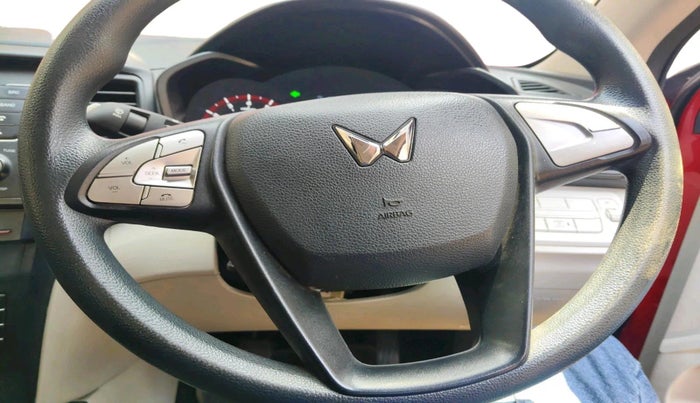 2023 Mahindra XUV300 W6 1.2 PETROL, Petrol, Manual, 23,135 km, interior