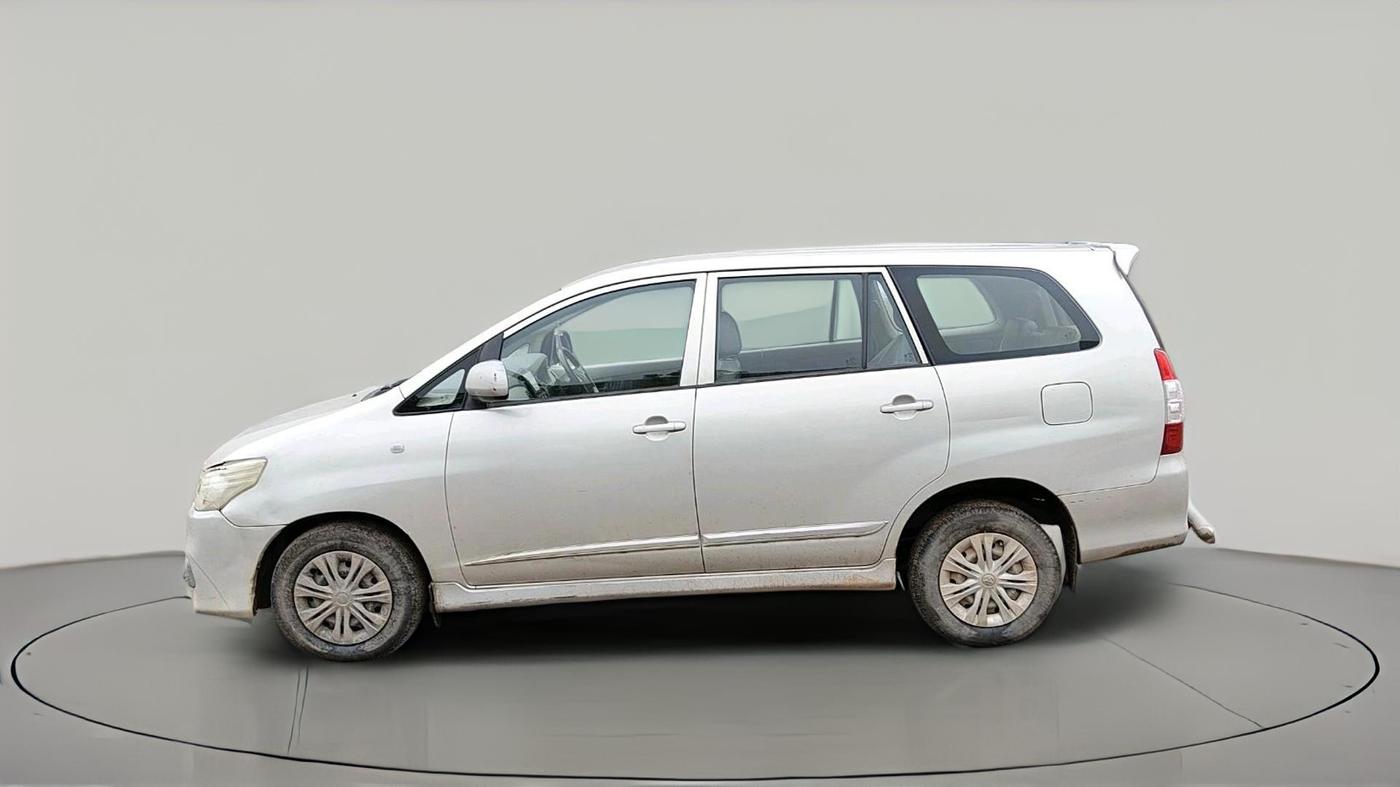 2014 Toyota Innova 2.5 GX 7 STR, Diesel, Manual, 2,15,486 km, exterior