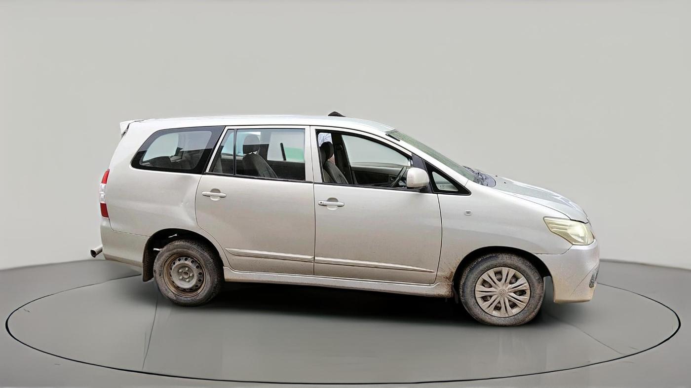 2014 Toyota Innova 2.5 GX 7 STR, Diesel, Manual, 2,15,486 km, exterior