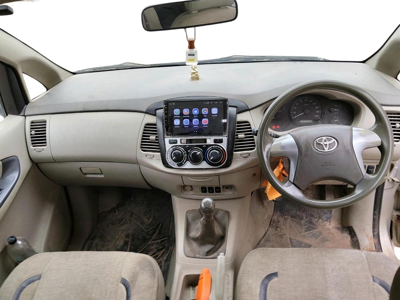 2014 Toyota Innova 2.5 GX 7 STR, Diesel, Manual, 2,15,486 km, interior