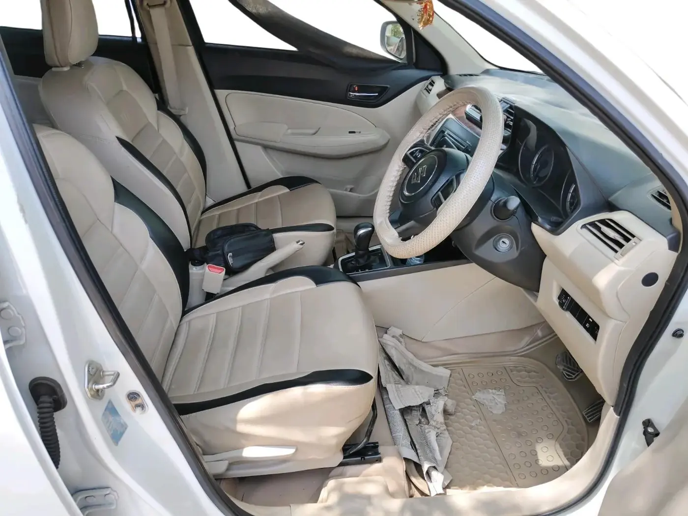 2018 Maruti Dzire VXI AMT, CNG, Automatic, 41,811 km, interior