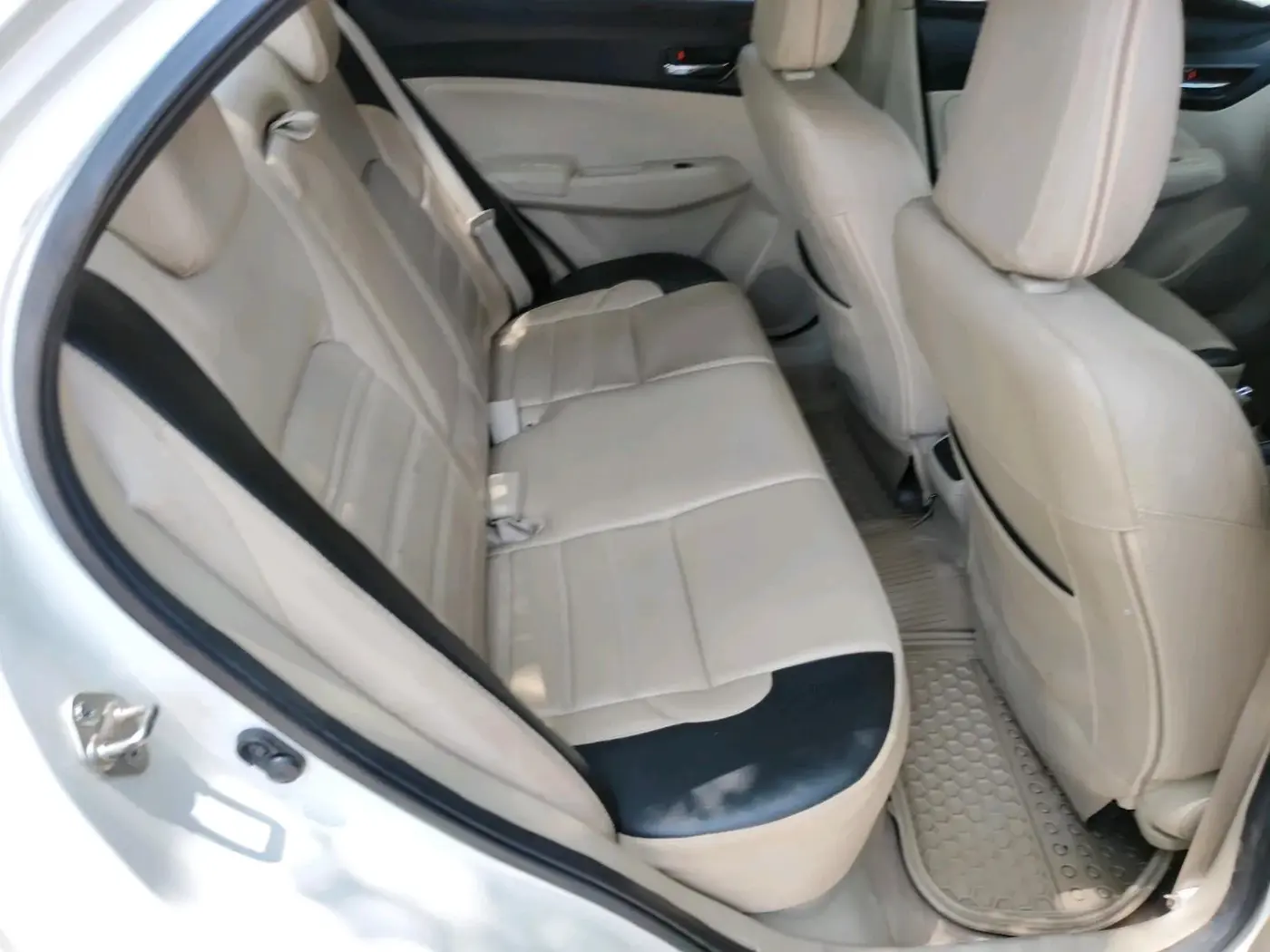 2018 Maruti Dzire VXI AMT, CNG, Automatic, 41,811 km, interior