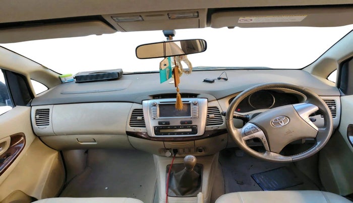 2014 Toyota Innova 2.5 VX 7 STR, Diesel, Manual, 1,32,827 km, interior